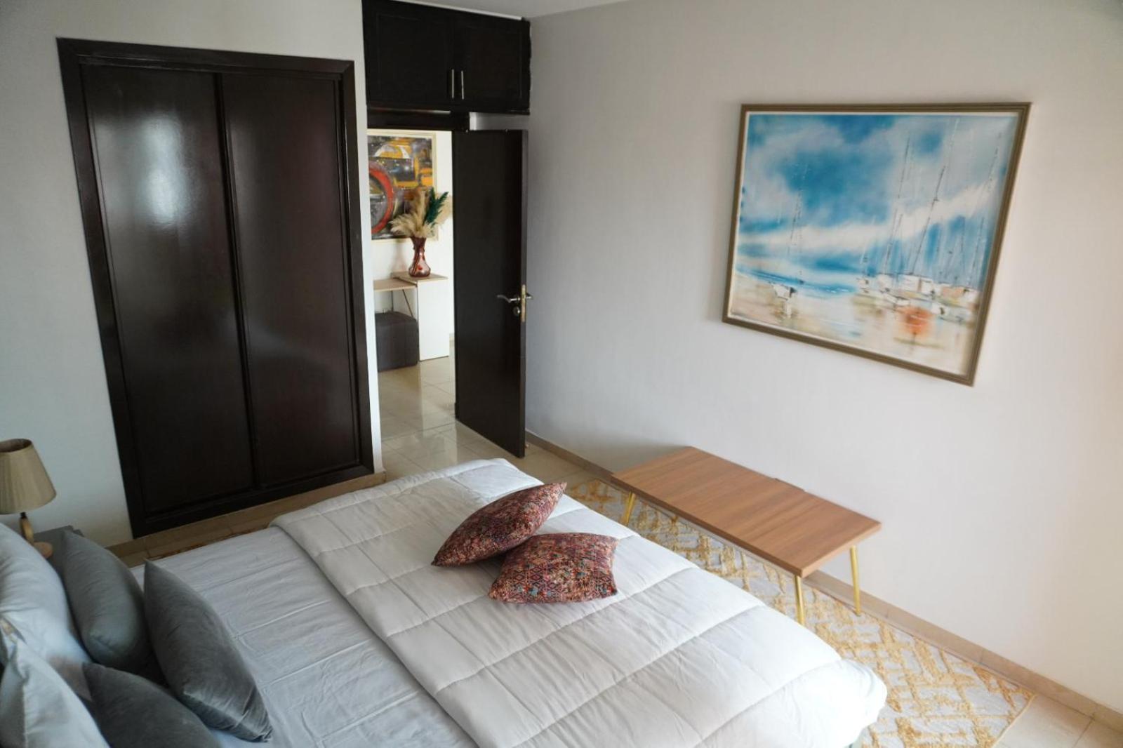 Bien Situe Avec Piscine A Apartment *
