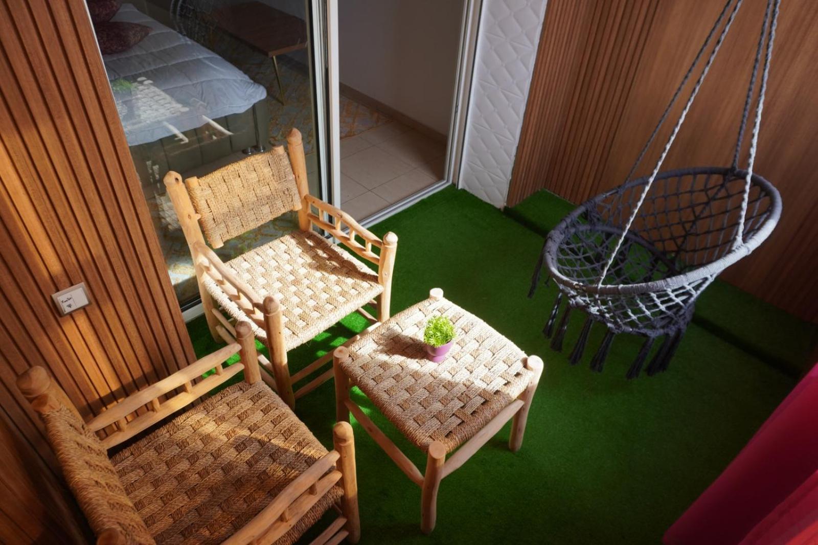 Bien Situe Avec Piscine A