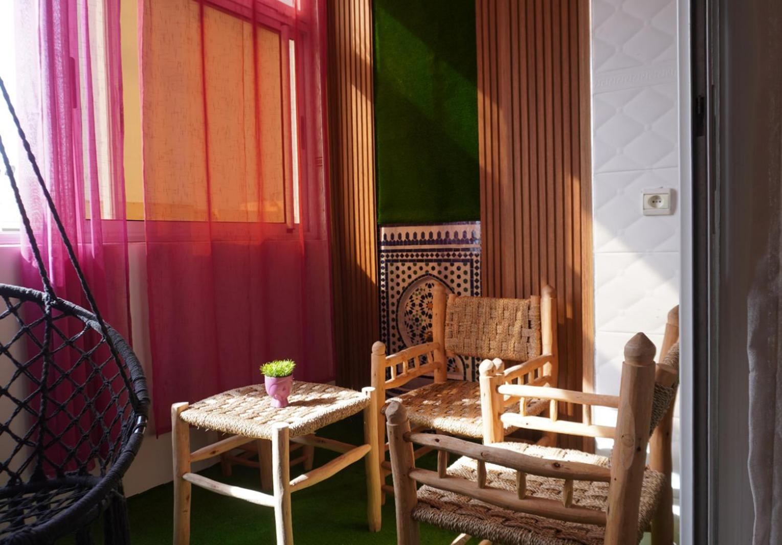 Bien Situe Avec Piscine A Apartment